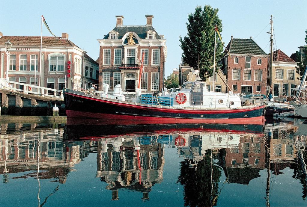 Готель Reddingsboot Harlingen Boat Екстер'єр фото